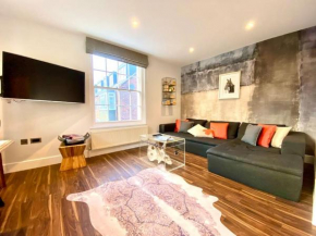 Stunning Little House on Poole Quay - Free Secure Parking & WiFi - in the heart of the Old Town - Great Location - Free Parking - Fast WiFi - Smart TV - Newly decorated - sleeps 2! Close to Poole & Bo